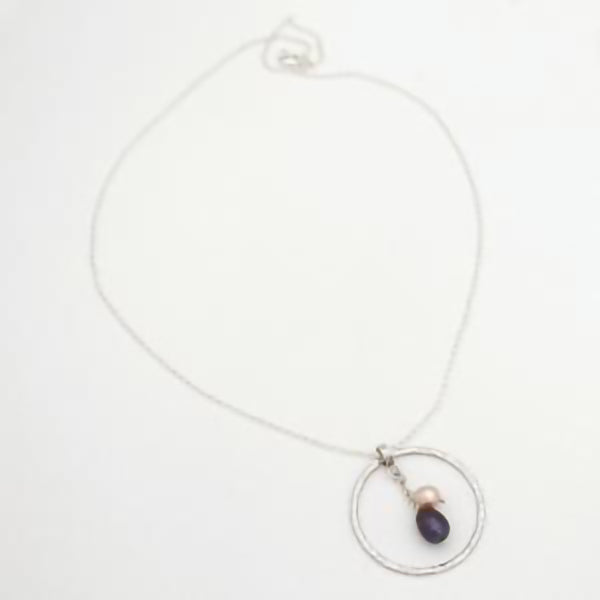 Centered Circle Pearl Necklace